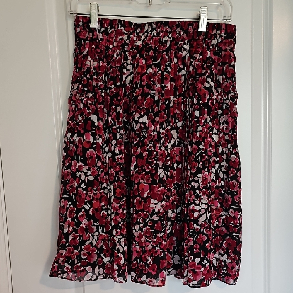 White House Black Market Red and Black Floral A-Line Skirt